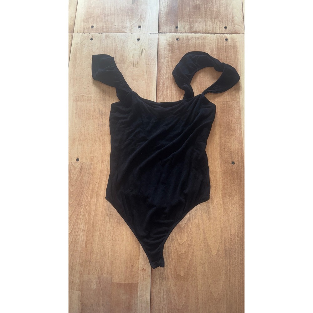 Lulus Black Ruffle Strap Bodysuit Medium Scoop Neck Snap Crotch Stretch Chic